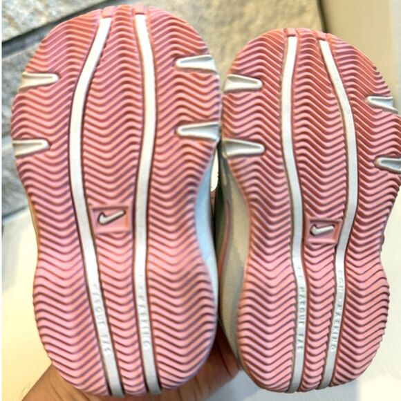Vintage Baby Girl Pink and White Nike Swoosh Sneakers Tennis Shoes Newborn Sz 2C - Picture 6 of 7